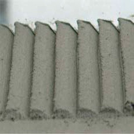 Dantyta glaistyklė, kreiptais dantimis su gumine rankena, 10 mm, 28x13cm